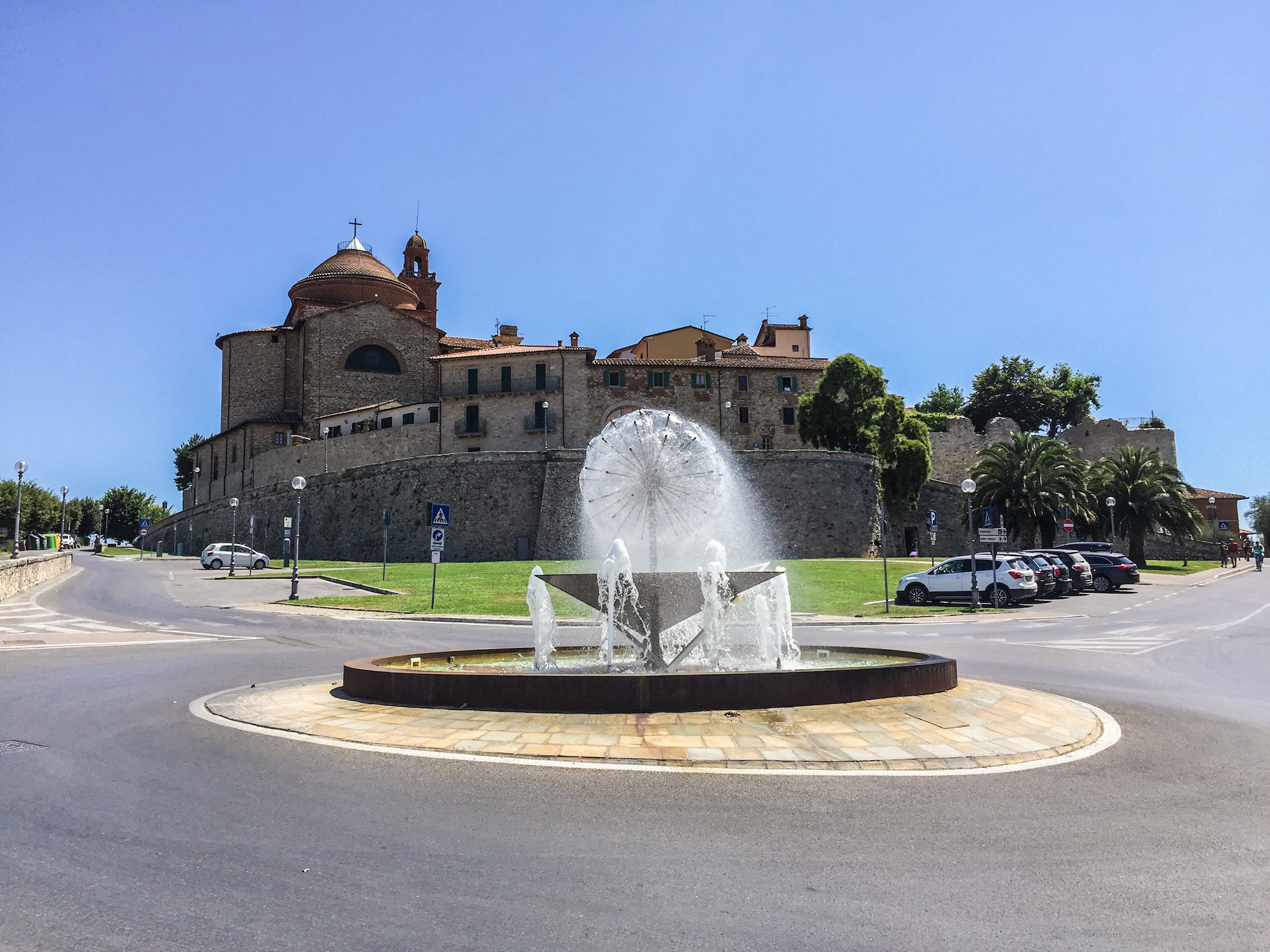 Entrata del paese, ci accoglie una bellissima fontana