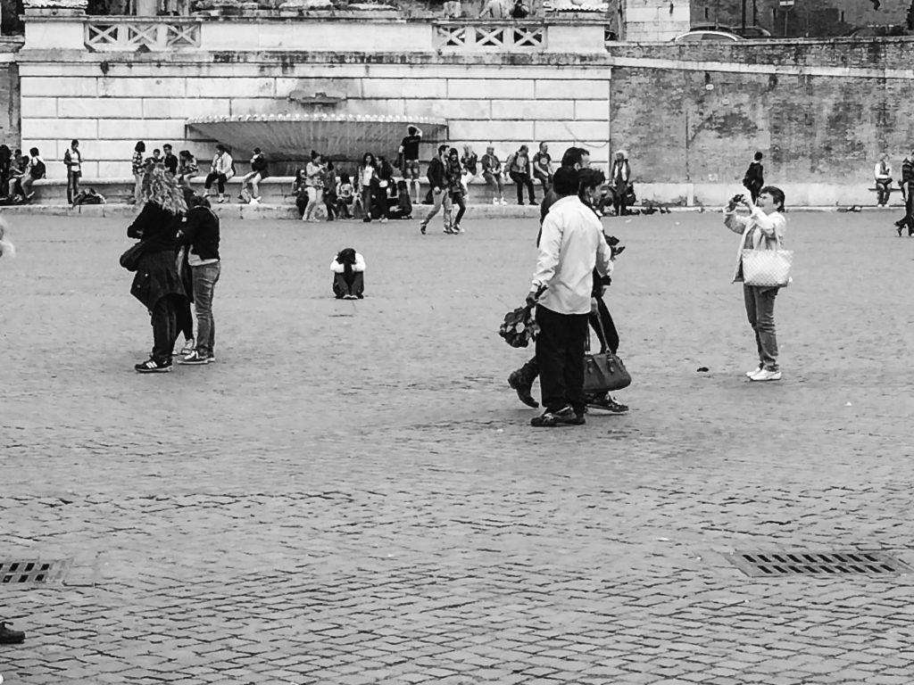 PIazza del Popolo, L'indifferenza