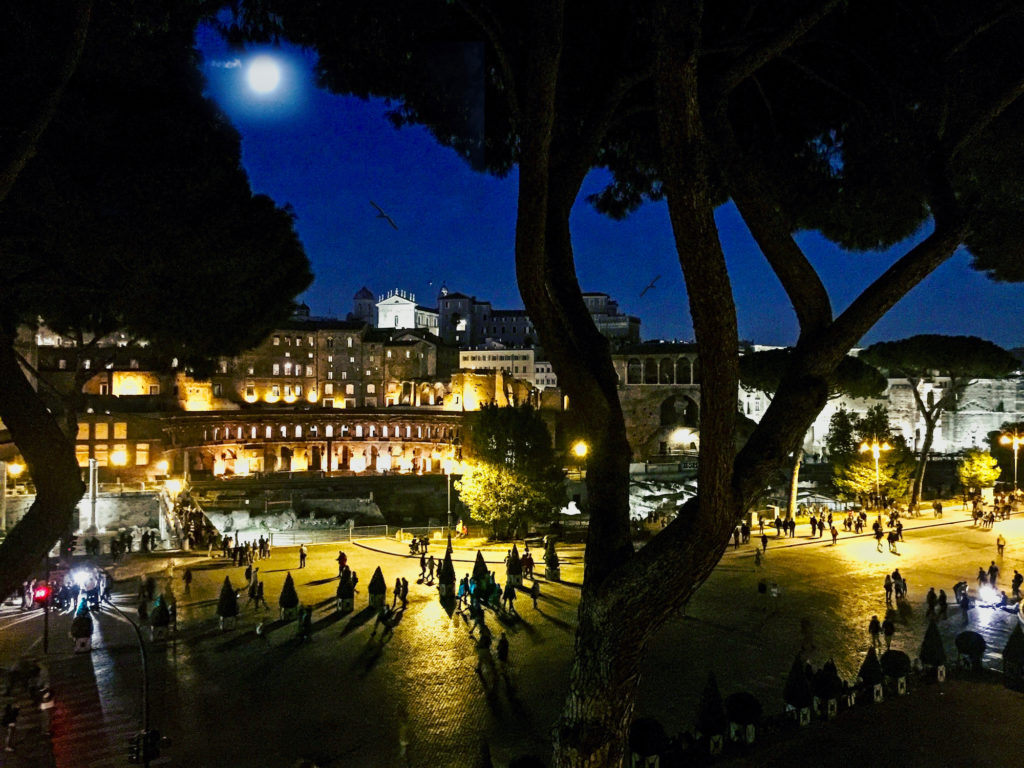 Roma Via Dei Fori Imperiali Di Notte