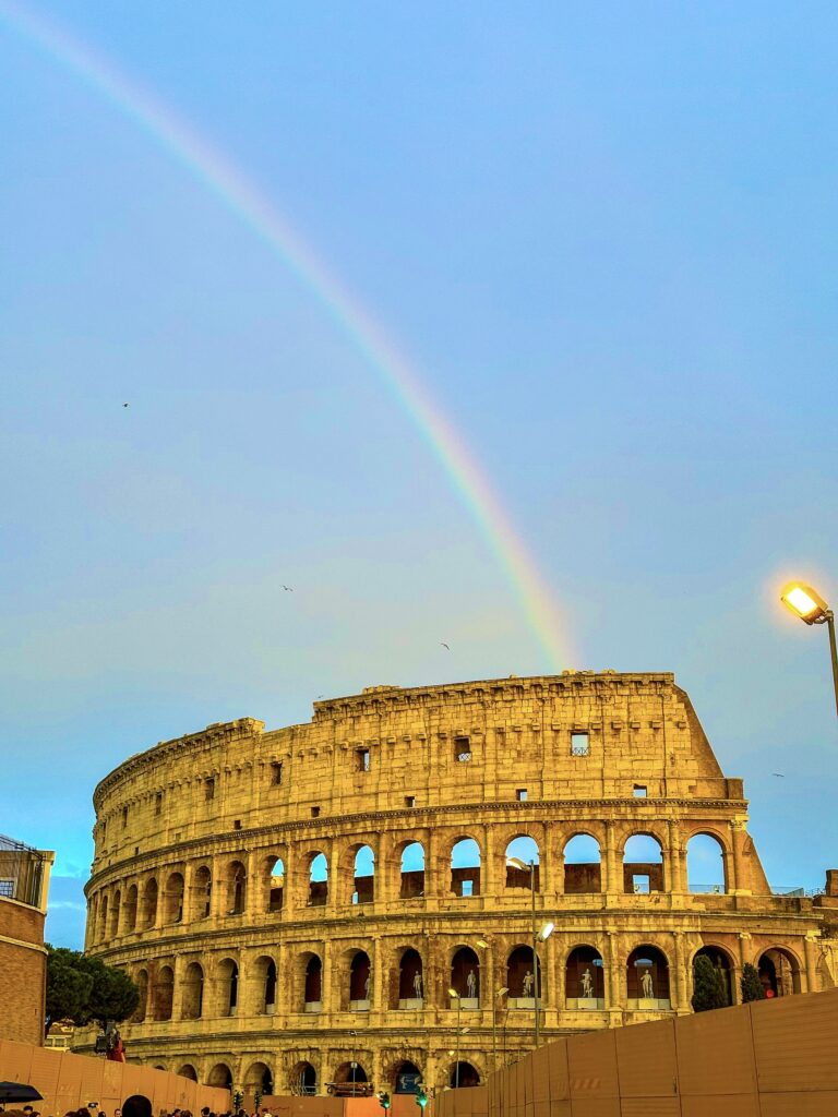 Arcobaleno sul colosseo